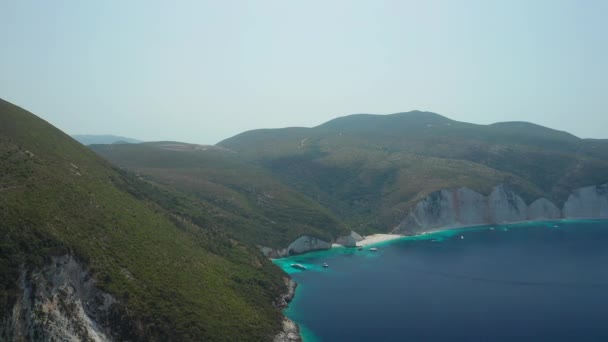 Movimento Lateral Aéreo Natural Praia Fteri Costa Norte Ilha Kefalonia — Vídeo de Stock