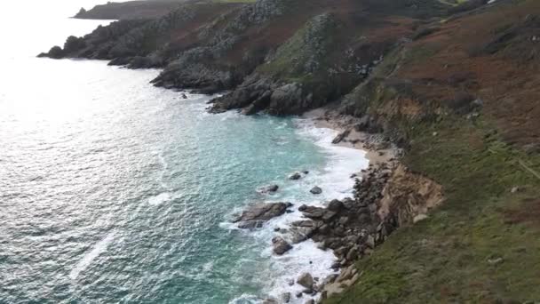 Minacks Klippiga Kust Cornwall England Flyg Framåt Lutning Upp Avslöja — Stockvideo