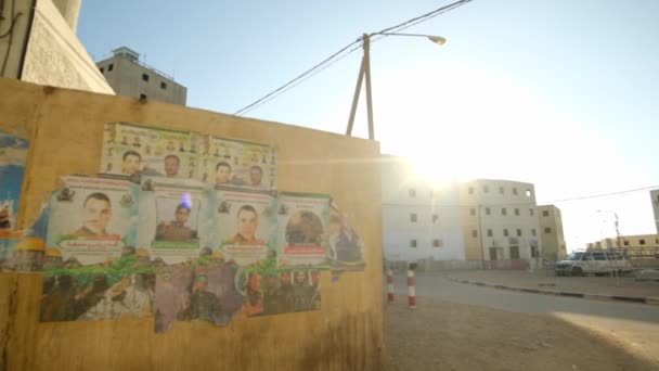 Plakáty Teroristů Staré Zdi Kameře Plaestine Odhalují Světlice Západu Slunce — Stock video