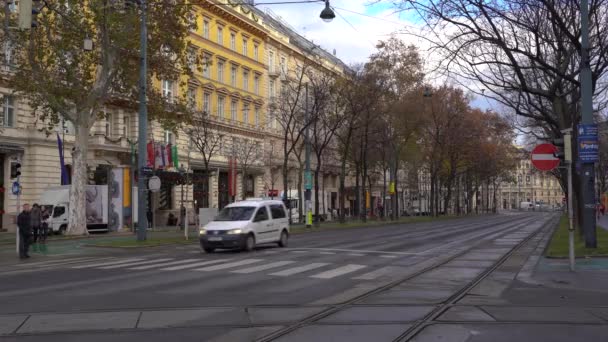 Avusturya Viyana Daki Boş Cadde Sonbaharda Kapanırken — Stok video