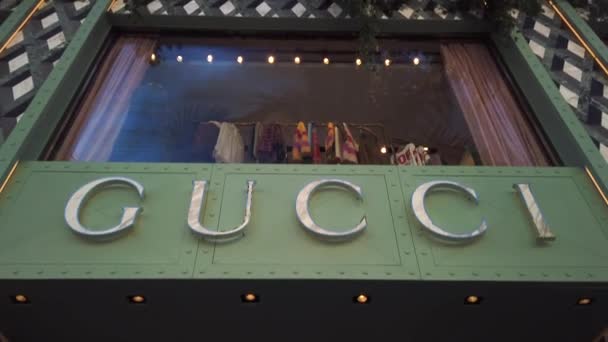 annuleren Wordt erger Naar boven Pan Luxury Gucci Store Exterior Rodeo Drive Beverly Hills — Stock Video ©  BlackBoxGuild #547316138