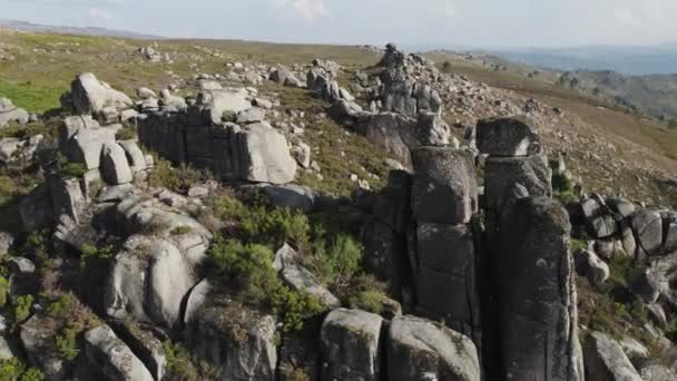 Geres Ulusal Parkı Nın Engebeli Kayalık Manzarası Doğada Güzellik — Stok video