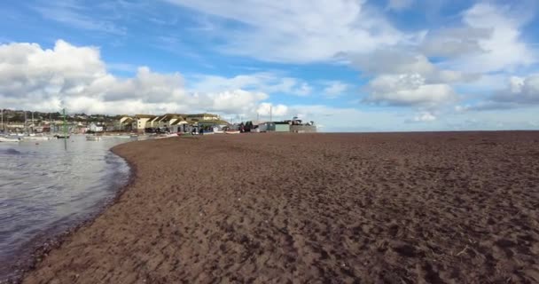 Panning Direito Tiro Teignmouth Praia Devon Belo Dia Ensolarado — Vídeo de Stock