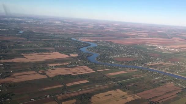 Volare Pov Campi Agricoli Lungo Valle Del Fiume Rosso Sud — Video Stock