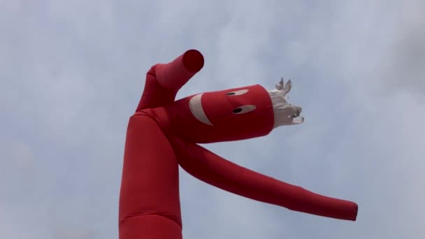 Wacky Waving Red Inflatable Tube Guy Cloudy Day Slow Motion — ストック動画