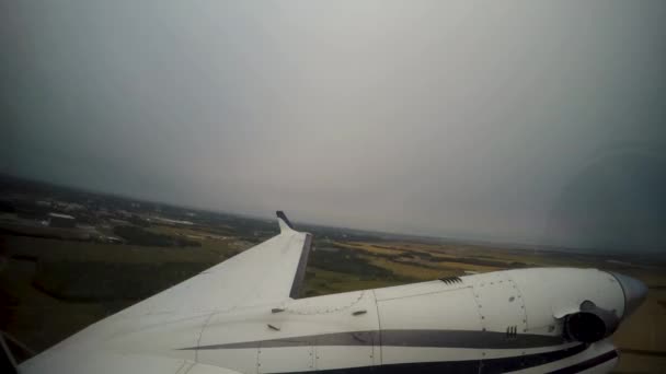 Pequeño Avión Hélice Despegue Time Lapse Wing Engine Pov Rain — Vídeos de Stock