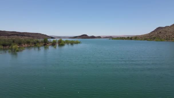 Water Reservoir Desert Landscape Aerial View Quail Lake Recreational Fishing — Stock Video