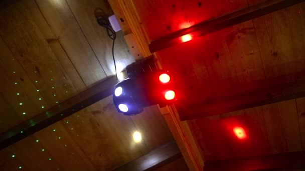 Plan Circulaire Vers Haut Projecteurs Colorés Suspendus Plafond Établissement — Video