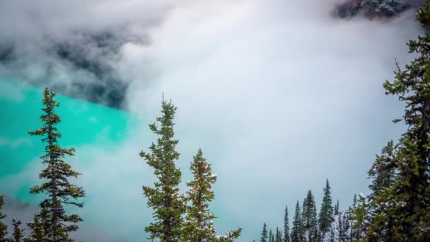 Time Lapse Nuvens Movimento Desaparecendo Acima Aqua Blue Water Lake — Vídeo de Stock