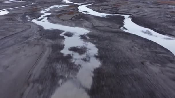 Flygfoto Alluvial Fläkt Arktisk Dal Tryck Framåt Med Tilt Rörelse — Stockvideo