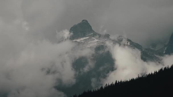 Góra Red Tusk Chmurami Tantalus Range Kolumbii Brytyjskiej Kanadzie Timelapse — Wideo stockowe