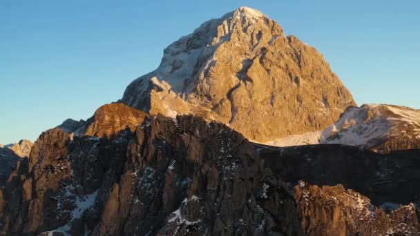 Draaiend Drone Shot Van Zon Berg Mangart Juliaanse Alpen Van — Stockvideo