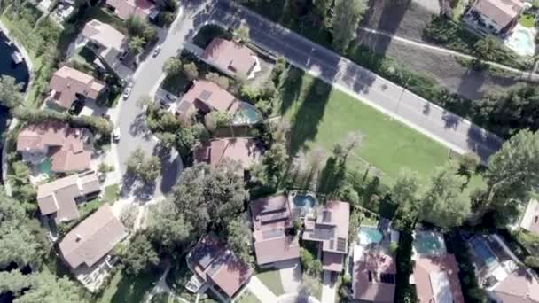 加利福尼亚一个典型的美国居民区的自上而下的空中拍摄 — 图库视频影像