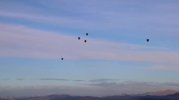 Tijdsverloop Warme Luchtballon Passeert Van Rechts Naar Links Onder Een — Stockvideo