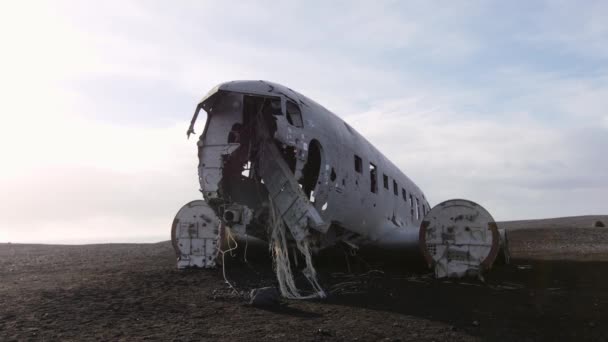 Vue Avion Qui Est Écrasé Sur Une Plage Noire Épave — Video