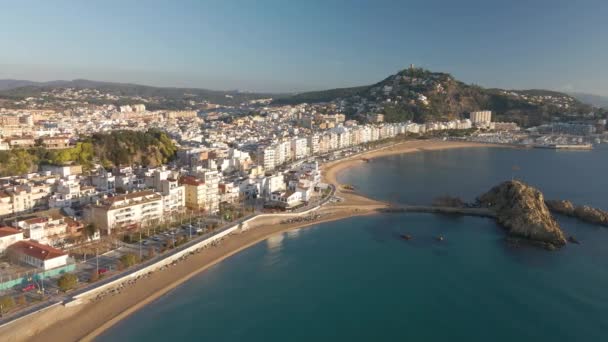 Авиационное Видео Беспилотника Blanes Girona Средиземноморский Пляж Людей Кристально Чистый — стоковое видео