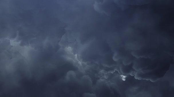 Tormenta Nube Gris Oscura Cielo Con Rayo — Vídeos de Stock