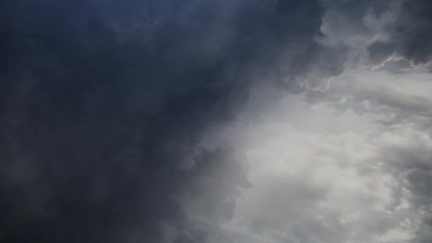 Una Tormenta Eléctrica Golpeó Cielo Con Nubes Cumulonimbus — Vídeos de Stock