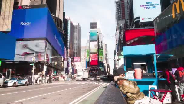 Time Lapse Cars Traffic People Crowd Russhing Times Square New — Stock video