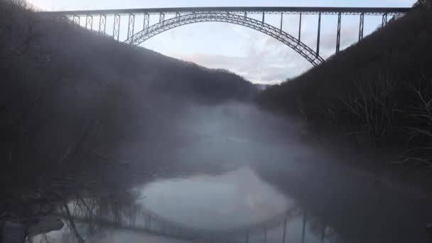 Timelapse New River Gorge Bridge Con Niebla — Vídeos de Stock