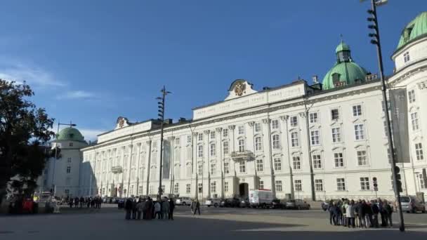 Castillo Hofburg Innsbruck Palacio Imperial Emperadores Austriacos Con Grupos Turísticos — Vídeos de Stock