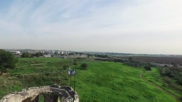 Benteng Antipathies Taman Nasional Yarkon Dengan Bendera Israel Footage Drone — Stok Video