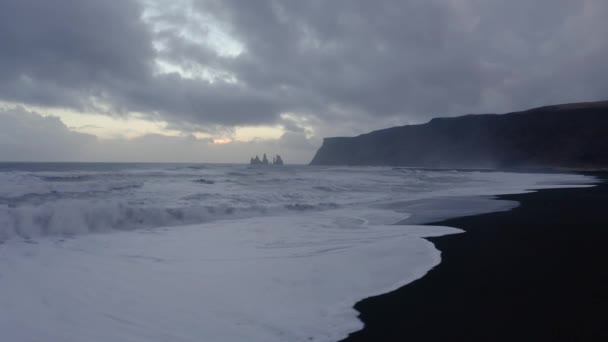 Clouded Sky Stormy Waves Black Sand Beach Vkurfjara Vik Iceland — Stock Video
