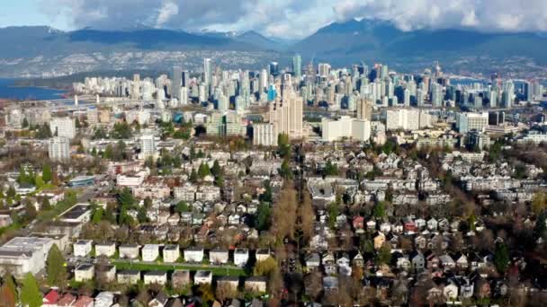 温哥华市中心的高楼和摩天大楼位于加拿大不列颠哥伦比亚省温哥华的肖内西 — 图库视频影像