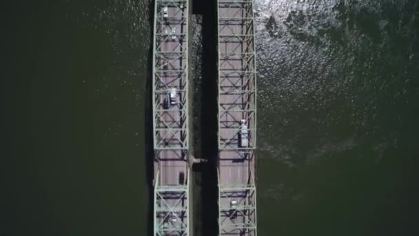 Antenne Von Der Brücke Die Den Verkehr Von Portland Oregon — Stockvideo