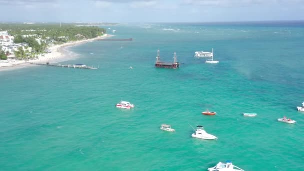 Boats Anchored Turquoise Caribbean Sea Just Tropical Beach Los Corales — Stock Video