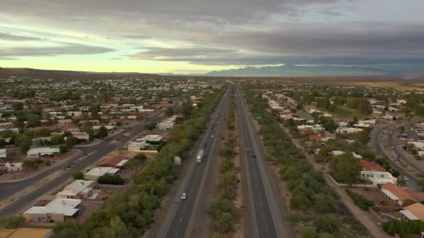 Yeşil Vadi Arizona Nogales Otobanı Nda Trafik — Stok video