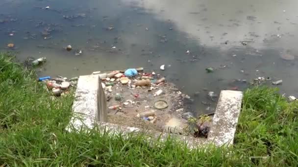 Zicht Vervuilde Pinheiros Rivier Sao Paulo Brazilië Rioolwater Afval Van — Stockvideo