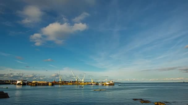 Pemandangan Berlabuh Feri Besar Pelabuhan Pulau Guersey Selat Inggris Lepas — Stok Video