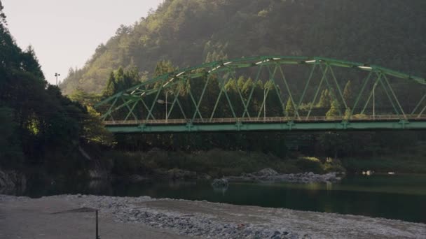 Gifu Präfektur Japan Ländliche Bergbrücke Über Den Fluss Morgengrauen — Stockvideo