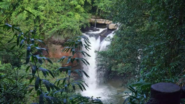 Bela Cachoeira Haew Suwat Parque Nacional Khao Yai Tailândia — Vídeo de Stock