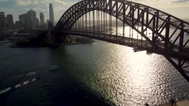 Drone Εναέρια Λήψη Του Εικονικού Sydney Harbour Bridge Αυτοκίνητα Ορόσημο — Αρχείο Βίντεο