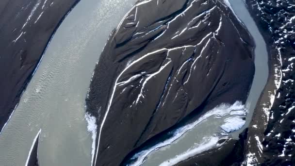 Vista Aérea Aves Del Delta Del Río Glaciar Iluminada Por — Vídeo de stock