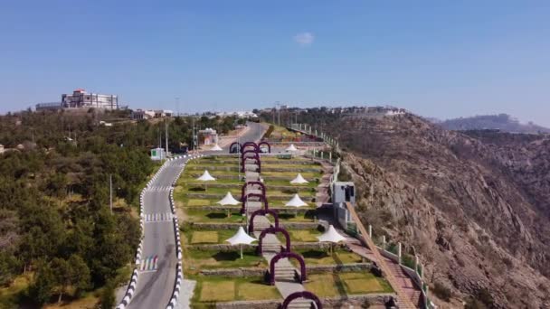 Αεροφωτογραφία Drone Πάνω Από Τις Σκάλες Μέχρι Μια Άποψη Raghadan — Αρχείο Βίντεο