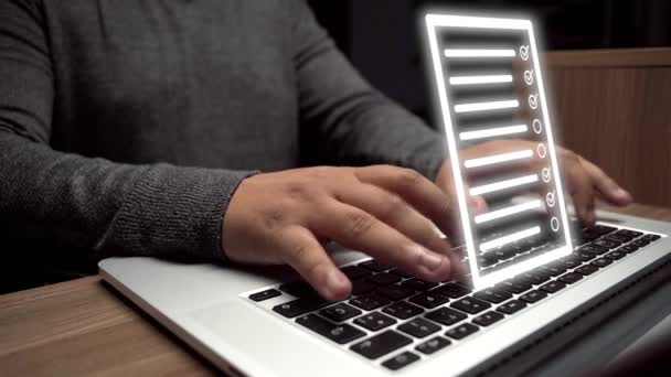 Concepto Gestión Tareas Persona Que Usa Ordenador Portátil Con Holograma — Vídeos de Stock