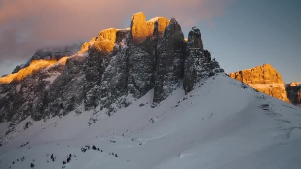 Drone Eleva Sobre Grupo Sella Nevado Passo Sella — Vídeo de stock