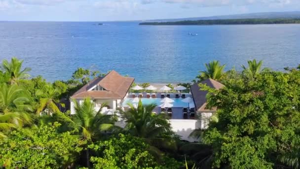 多米尼加共和国普拉塔港海滩边美丽的风景和酒店 空中拍摄 — 图库视频影像