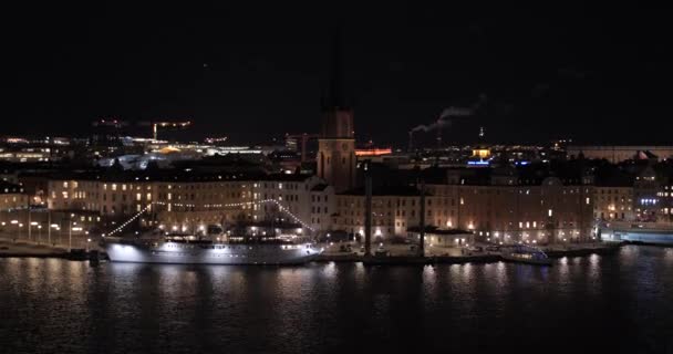 Luftaufnahme Des Schön Beleuchteten Kornhamnstorg Platzes Gamla Stan Der Nacht — Stockvideo