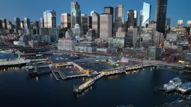 Fotografia Noite Drone Aéreo Alaskan Way Com Pike Place Seattle — Vídeo de Stock