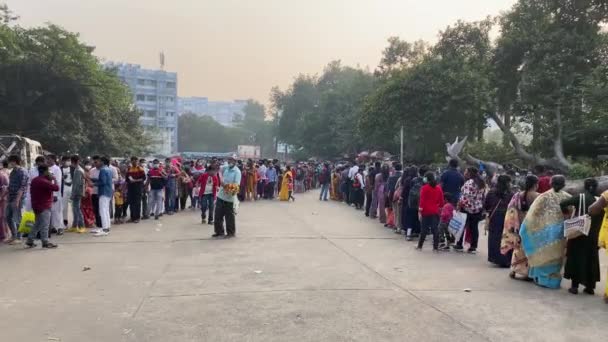 Enorme Fila Pessoas Fora Victoria Memorial Para Comprar Bilhetes Para — Vídeo de Stock