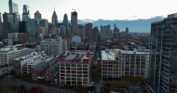 Aviação Aérea Linha Horizonte Cidade Phila Amanhecer Locust Edifícios Apartamentos — Vídeo de Stock