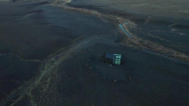 Islandia Glamping Arena Negra Plano Aéreo Cabina Vidrio Islandia — Vídeo de stock