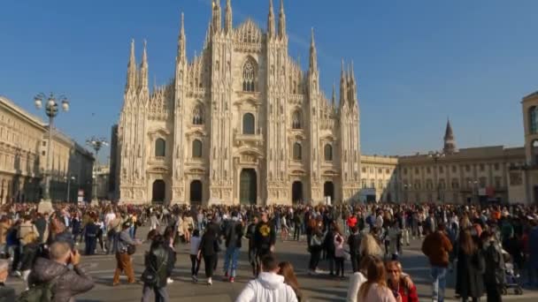 Incline Cena Câmera Lenta Duomo Milano Catedral Milão Com Pessoas — Vídeo de Stock