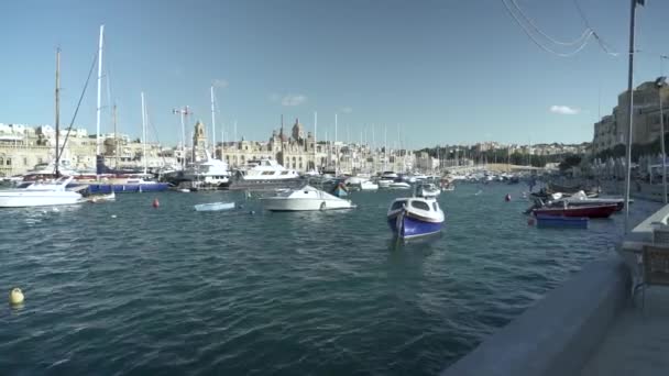 Морські Човни Яхти Плавають Вітторіоса Яхт Марина Поблизу Санглеї Мальті — стокове відео