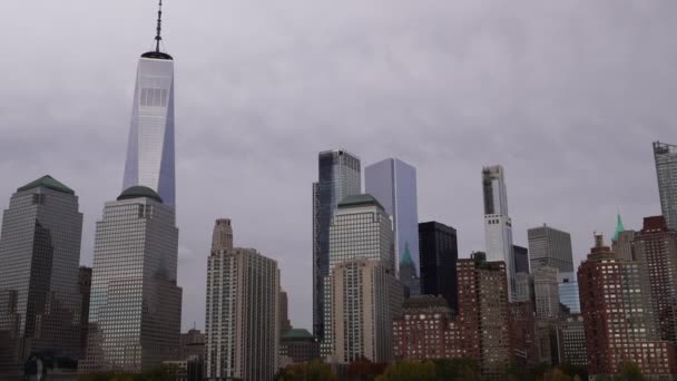 Lower Manhattan Skyline Distrito Financeiro World Trade Center Tiro Panning — Vídeo de Stock