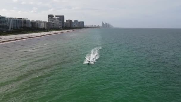 Aerial Descends Jetski Motoring Surfside Beach Condos Miami — Stock Video